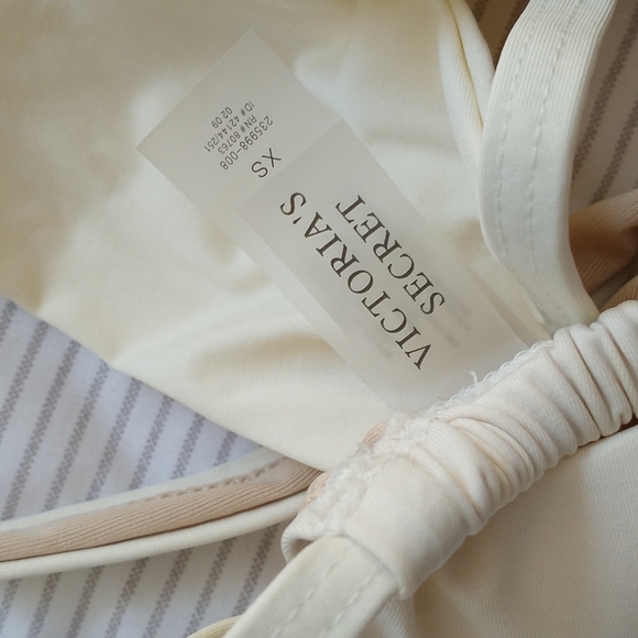 Victoria's Secret Cross Back Bikini Top XS - Picture 4 of 4